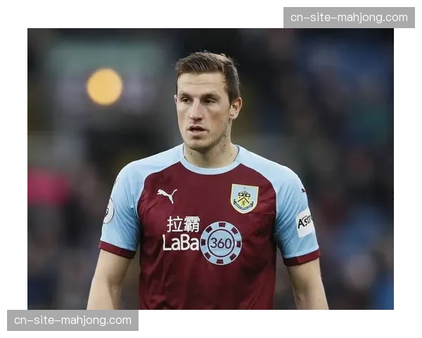 伯恩利弗莱明进球难掩整体低迷，保级压力下战术执行变形